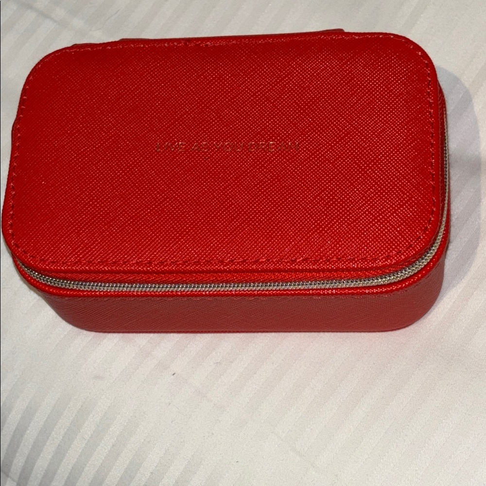 ESTELLA BARTLETT RED FAUX LEATHER JEWELRY TRAVEL CASE GOLD ZIP CLOSURE